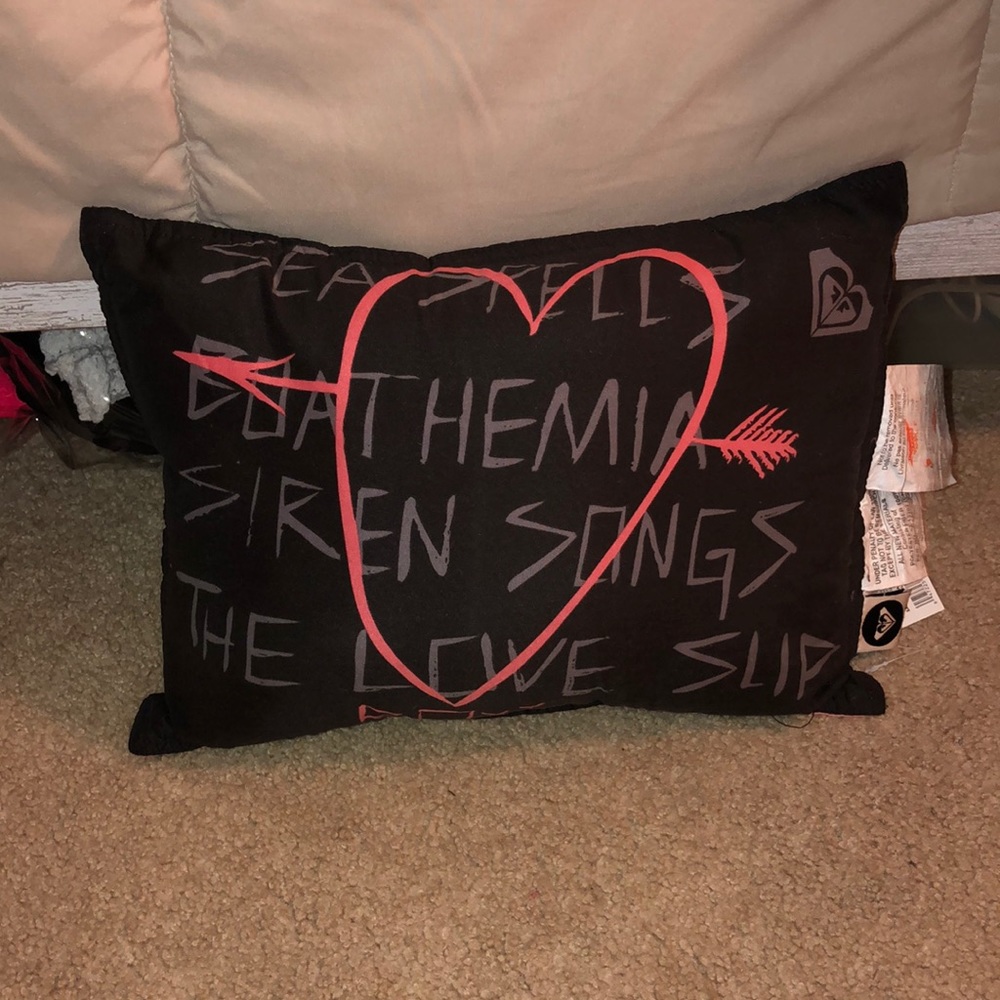 NWT Roxy pillow